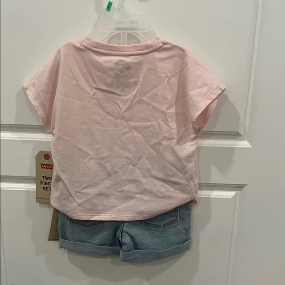 Levi's Girls Two Piece Short Sleeve Tee with shorts - Picture 6 of 8
